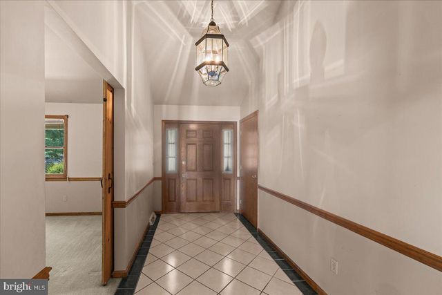 1248 HEREFORD DR, Columbia, PA 17512