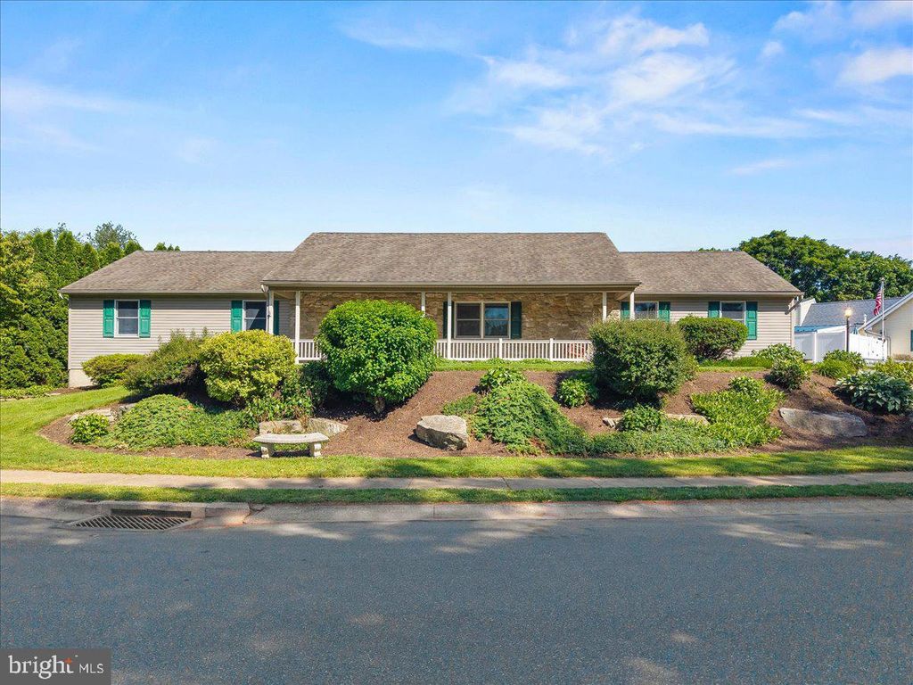 1248 HEREFORD DR, Columbia, PA 17512
