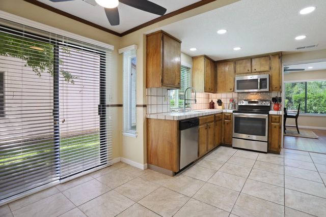 1844 Venetian Dr, Stockton, CA 95207
