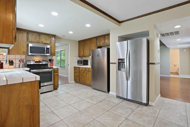 1844 Venetian Dr, Stockton, CA 95207