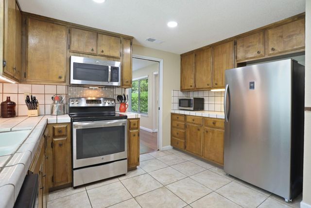 1844 Venetian Dr, Stockton, CA 95207