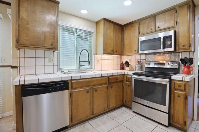1844 Venetian Dr, Stockton, CA 95207