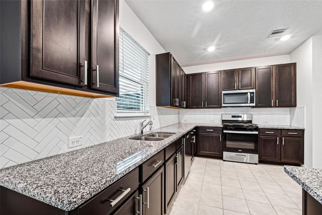 15723 Autumn Chicory Drive, Houston, TX 77044