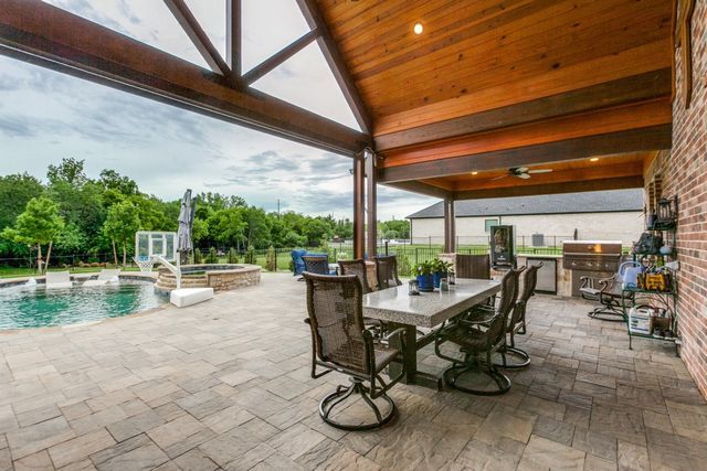 217 The Falls Drive, Sunnyvale, TX 75182