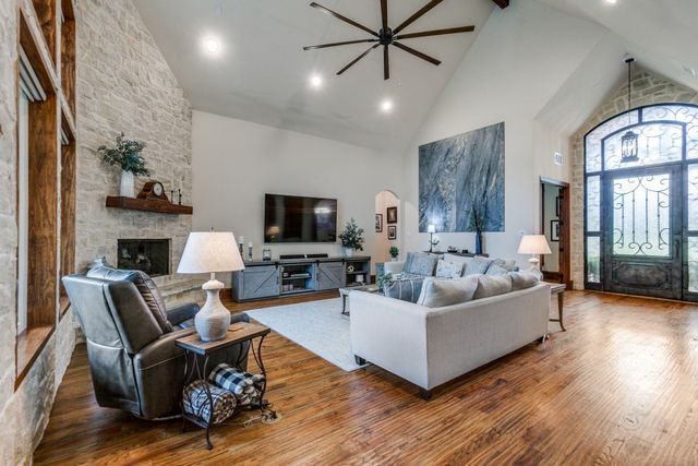 217 The Falls Drive, Sunnyvale, TX 75182