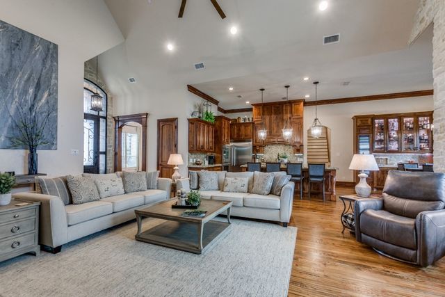 217 The Falls Drive, Sunnyvale, TX 75182