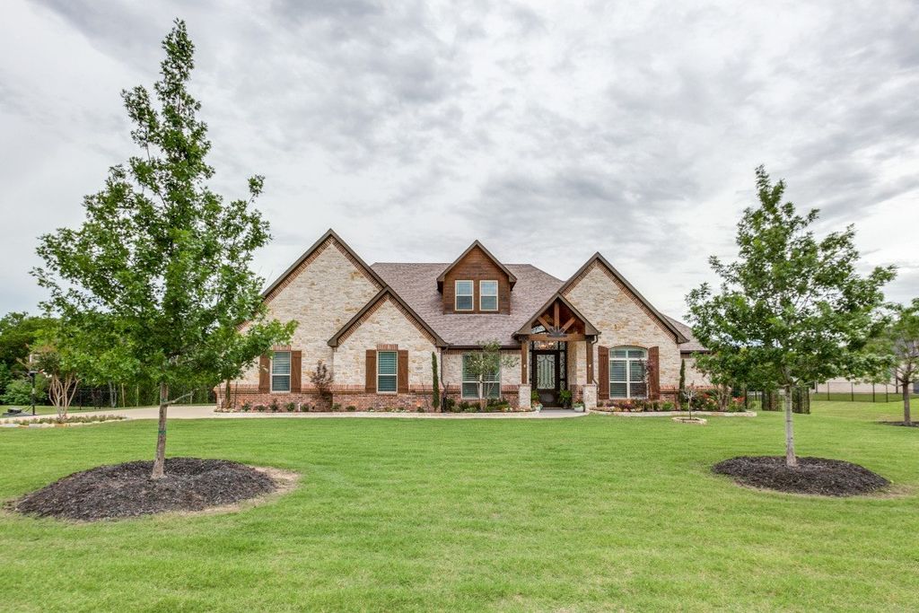 217 The Falls Drive, Sunnyvale, TX 75182