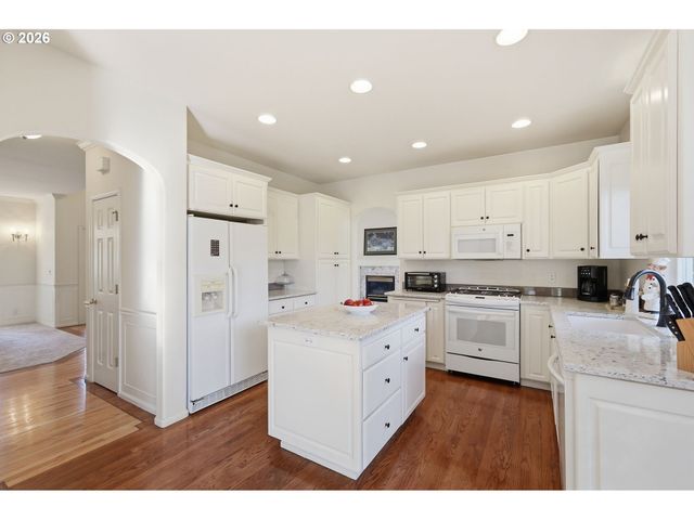 3379 S LAMBERT St, Eugene, OR 97405