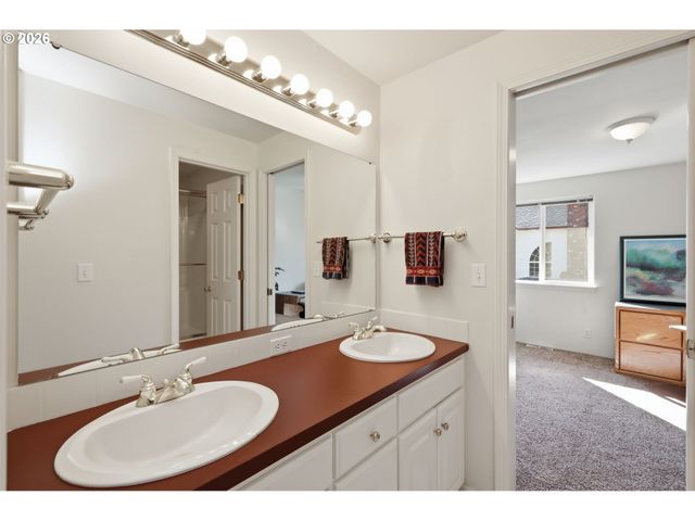 3379 S LAMBERT St, Eugene, OR 97405