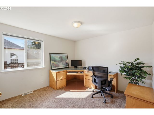 3379 S LAMBERT St, Eugene, OR 97405