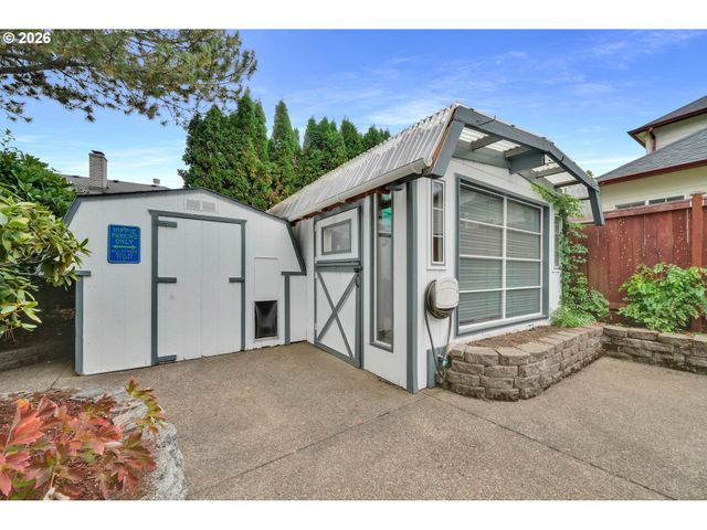 3379 S LAMBERT St, Eugene, OR 97405