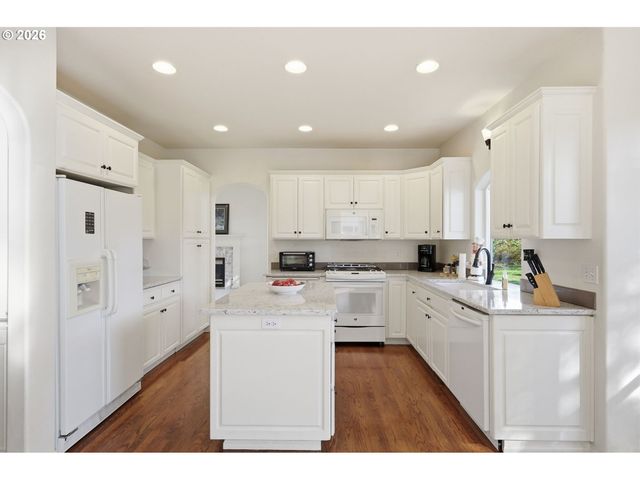 3379 S LAMBERT St, Eugene, OR 97405