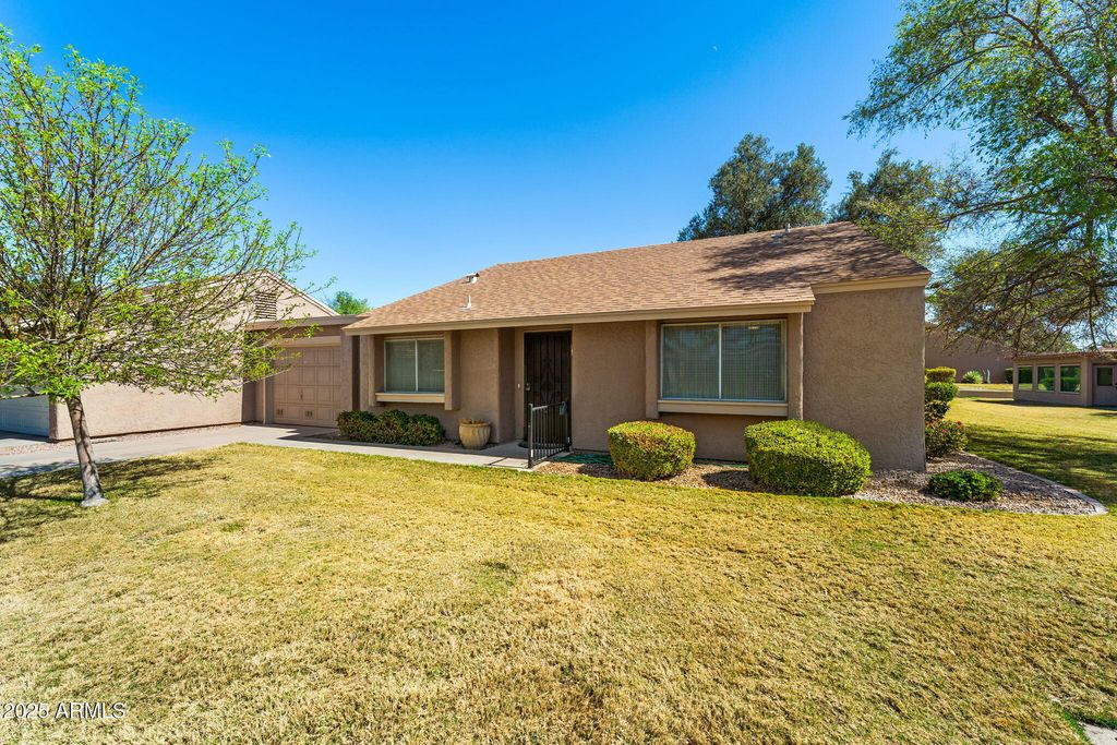 107 LEISURE WORLD --, Mesa, AZ 85206