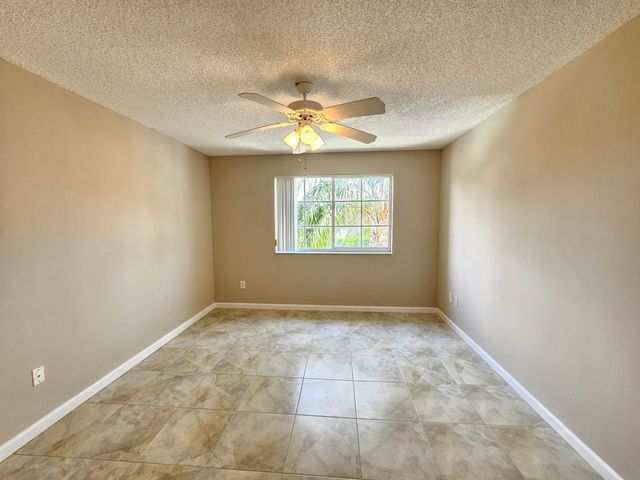 140 Yacht Club Way 305, Hypoluxo, FL 33462