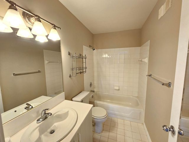 140 Yacht Club Way 305, Hypoluxo, FL 33462