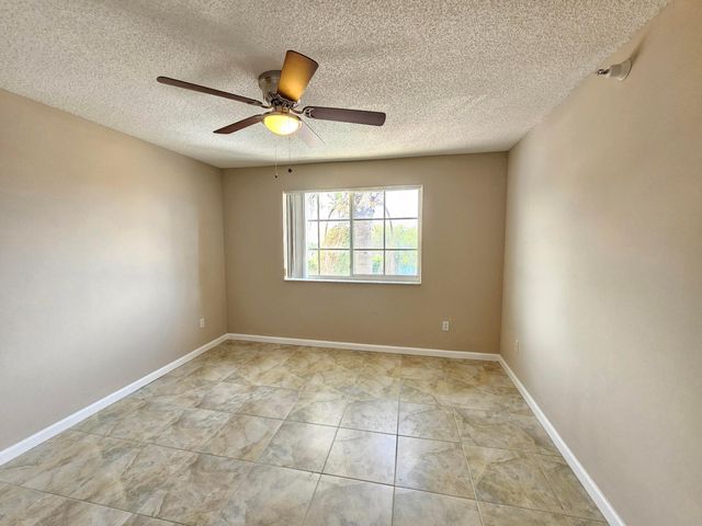 140 Yacht Club Way 305, Hypoluxo, FL 33462