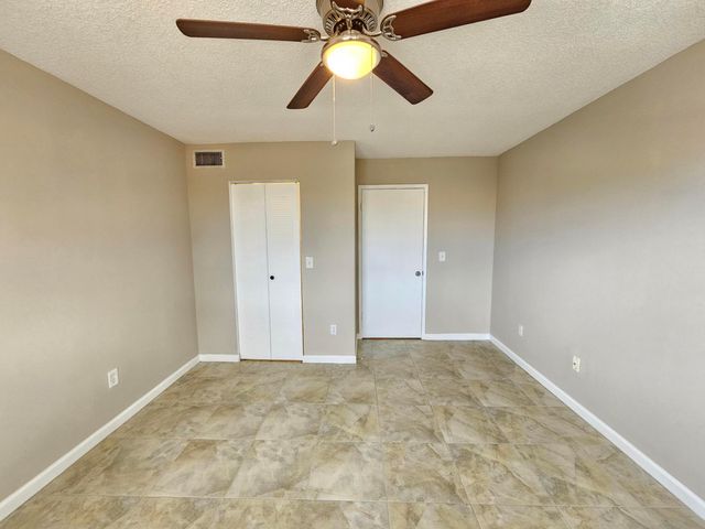 140 Yacht Club Way 305, Hypoluxo, FL 33462