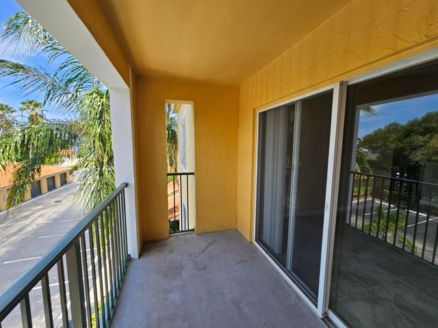140 Yacht Club Way 305, Hypoluxo, FL 33462