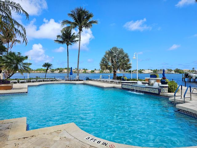 140 Yacht Club Way 305, Hypoluxo, FL 33462