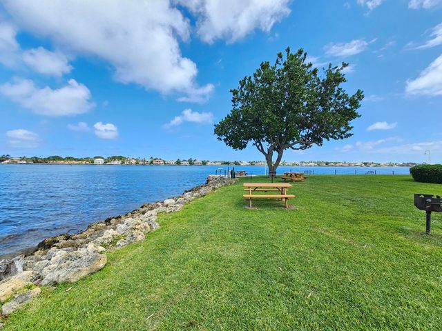 140 Yacht Club Way 305, Hypoluxo, FL 33462