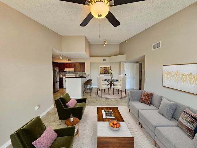140 Yacht Club Way 305, Hypoluxo, FL 33462