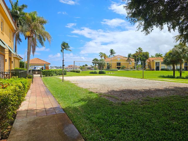 140 Yacht Club Way 305, Hypoluxo, FL 33462