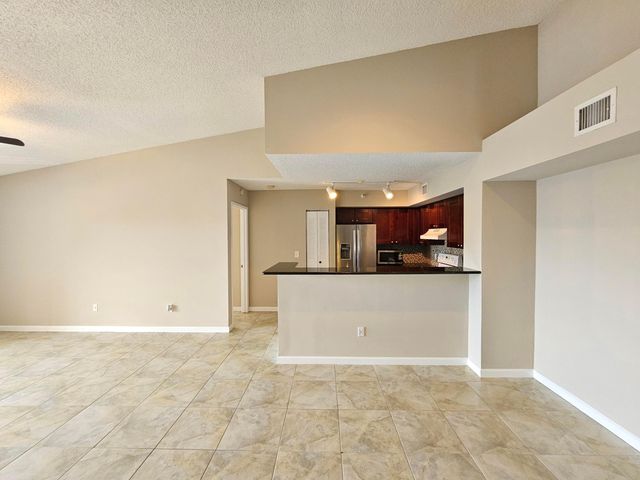 140 Yacht Club Way 305, Hypoluxo, FL 33462