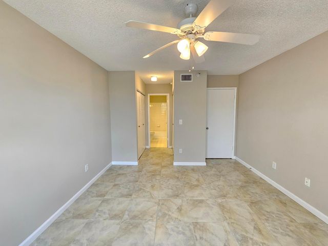 140 Yacht Club Way 305, Hypoluxo, FL 33462