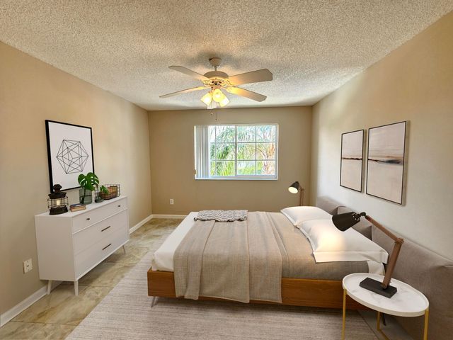 140 Yacht Club Way 305, Hypoluxo, FL 33462