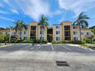 140 Yacht Club Way 305, Hypoluxo, FL 33462