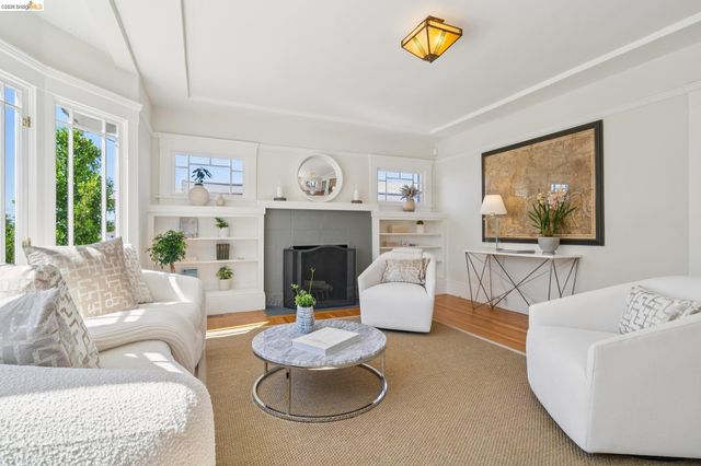 1524 Hampel St, Oakland, CA 94602