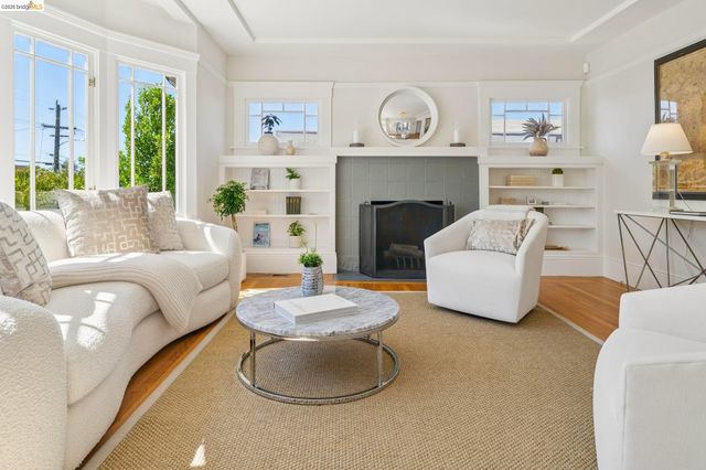 1524 Hampel St, Oakland, CA 94602