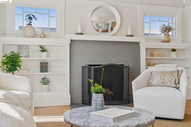 1524 Hampel St, Oakland, CA 94602