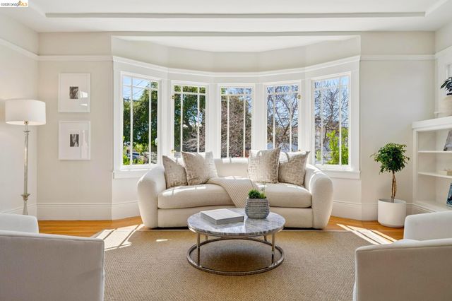 1524 Hampel St, Oakland, CA 94602