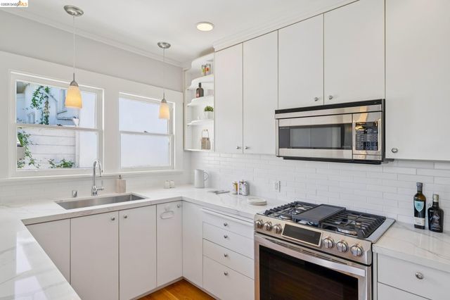 1524 Hampel St, Oakland, CA 94602