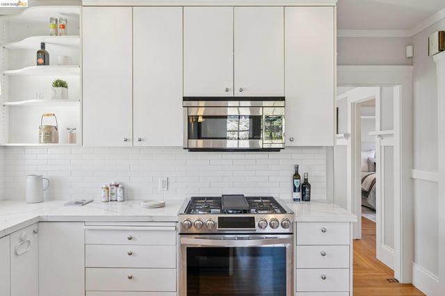 1524 Hampel St, Oakland, CA 94602