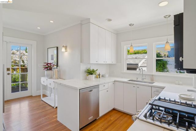 1524 Hampel St, Oakland, CA 94602