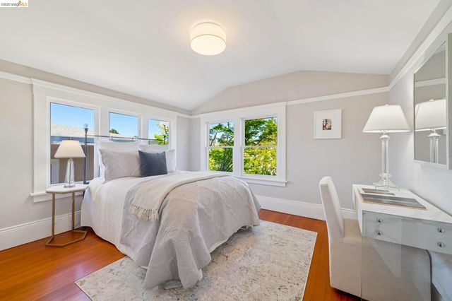 1524 Hampel St, Oakland, CA 94602