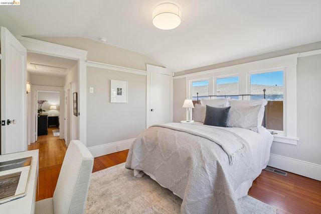 1524 Hampel St, Oakland, CA 94602