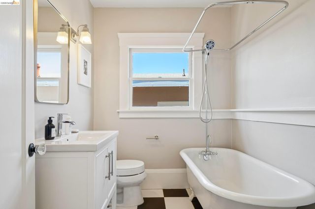 1524 Hampel St, Oakland, CA 94602