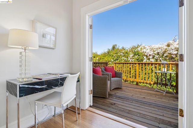 1524 Hampel St, Oakland, CA 94602