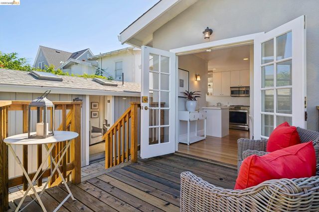 1524 Hampel St, Oakland, CA 94602