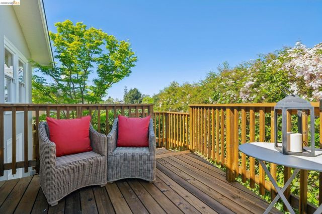 1524 Hampel St, Oakland, CA 94602