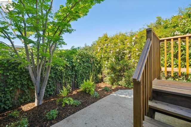 1524 Hampel St, Oakland, CA 94602