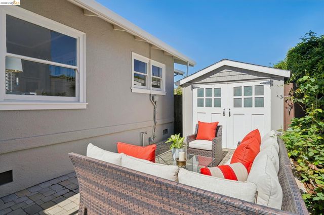 1524 Hampel St, Oakland, CA 94602