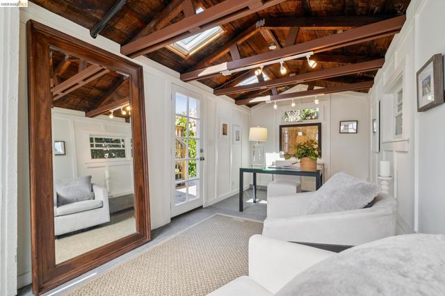 1524 Hampel St, Oakland, CA 94602