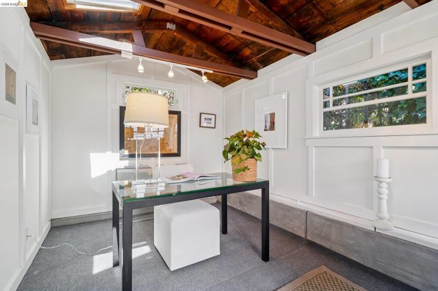 1524 Hampel St, Oakland, CA 94602