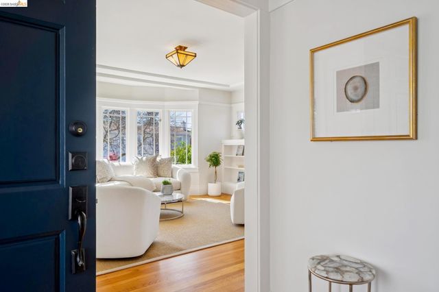 1524 Hampel St, Oakland, CA 94602