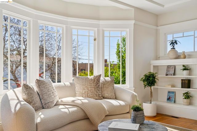 1524 Hampel St, Oakland, CA 94602