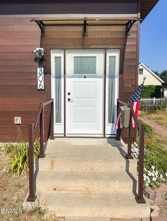 306 1st Avenue NE, Mandan, ND 58554 photo 3